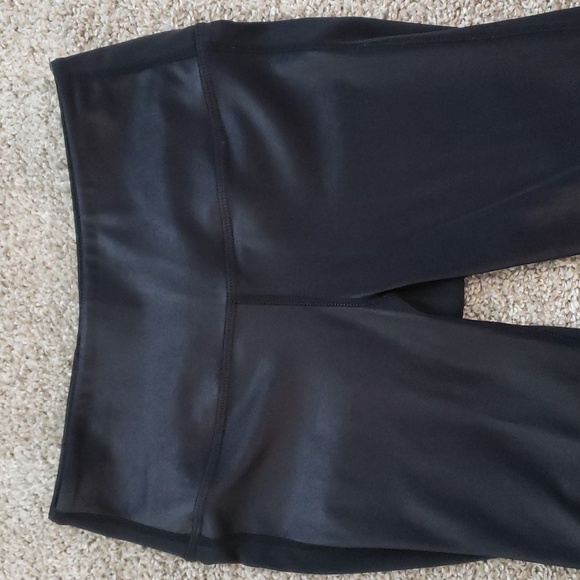 PEACH BLACK LEGGINGS IN SIZE M - Picture 3 of 3
